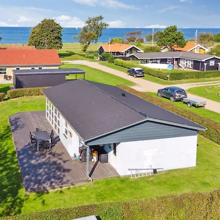 Todor - 150m From The Sea By Interhome